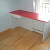 Bureau extensible ouvert avec plateau laqué rouge